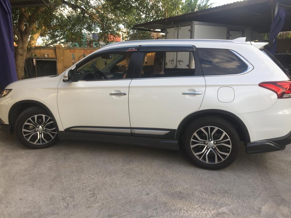 Mitsubishi Outlander 2.4 2017 - Bán Outlander 2.4 nhập Nhật 2017, màu trắng, odo 4.000 km