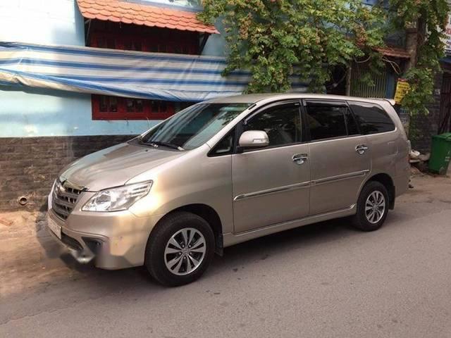 Toyota Innova 2015 - Bán Toyota Innova sản xuất năm 2015, màu vàng cát, số sàn