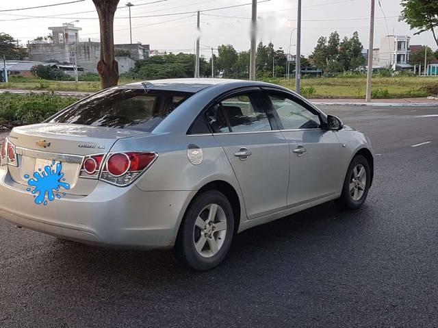 Chevrolet Cruze 2011 - Bán Chevrolet Cruze sản xuất năm 2011, màu bạc như mới, giá 325tr