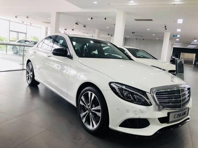 Mercedes-Benz C class  C250 AMG  2018 - Bán Mercedes C250 AMG năm 2018, màu trắng, nhập khẩu 