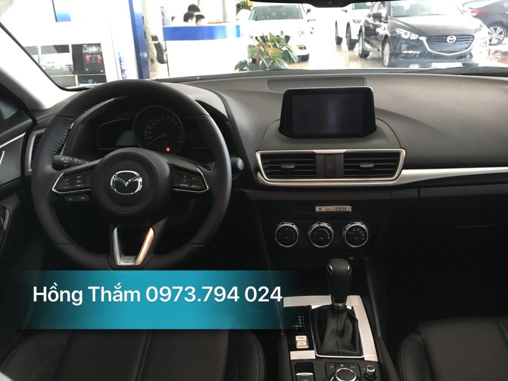 Mazda 3 1.5AT 2018 - Tháng ngâu mua xe Mazda 3, gía sốc chỉ với 130 tr 