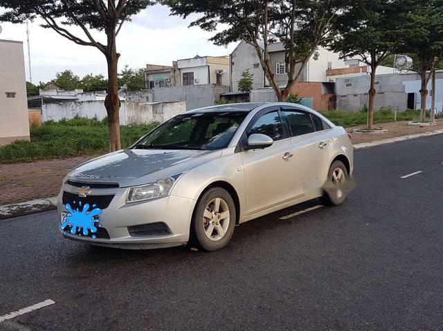 Chevrolet Cruze 2011 - Bán Chevrolet Cruze sản xuất năm 2011, màu bạc như mới, giá 325tr