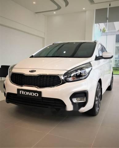 Kia Rondo 2018 - Bán xe Kia Rondo sản xuất năm 2018, màu trắng 