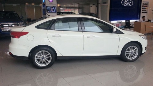 Ford Focus  1.5 AT  2018 - Bán Ford Focus 1.5 AT đời 2018, màu trắng