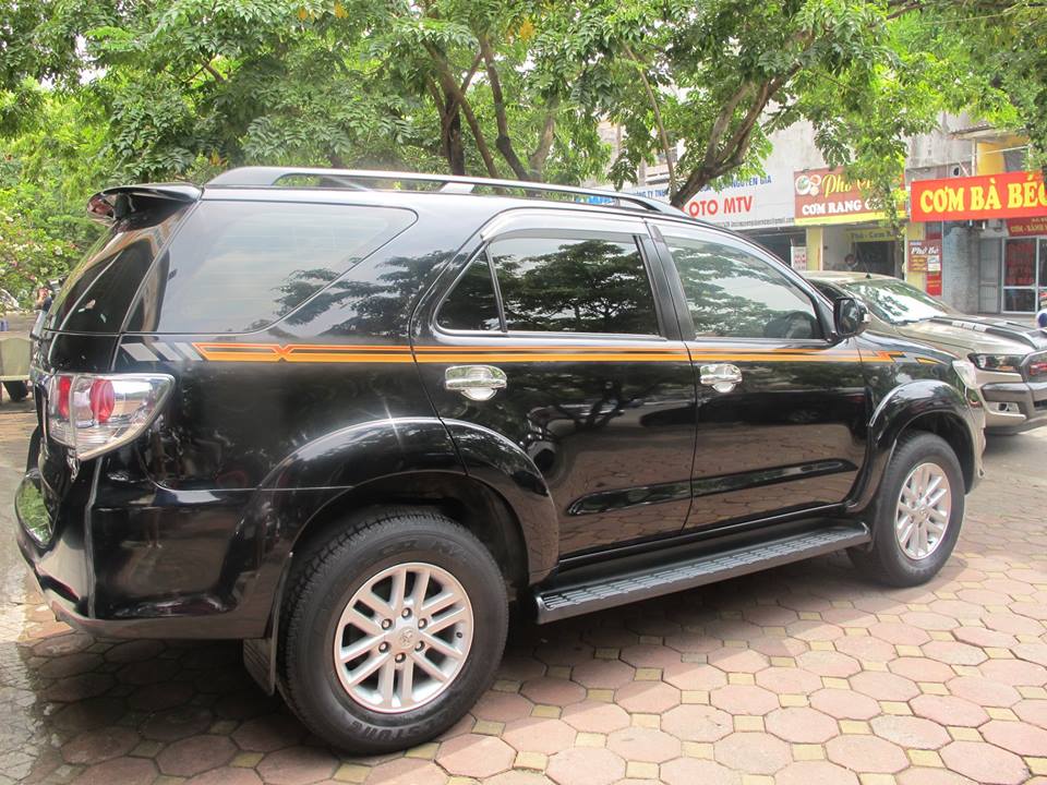 Toyota Fortuner 2.7V 2013 - Bán Toyota Fortuner 2.7V sản xuất 2013, màu đen