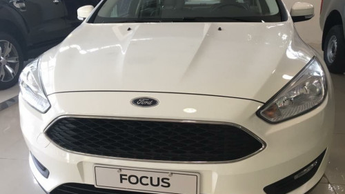 Ford Focus  1.5 AT  2018 - Bán Ford Focus 1.5 AT đời 2018, màu trắng