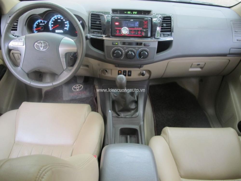 Toyota Fortuner 2.5G 2014 - Bán Toyota Fortuner 2.5G năm 2014, màu bạc