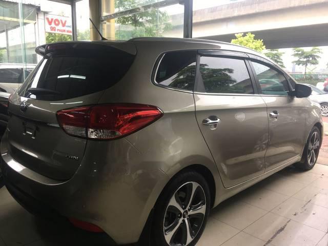 Kia Rondo 1.7AT 2015 - Bán Kia Rondo 1.7AT năm sản xuất 2015, màu vàng cát biển TP