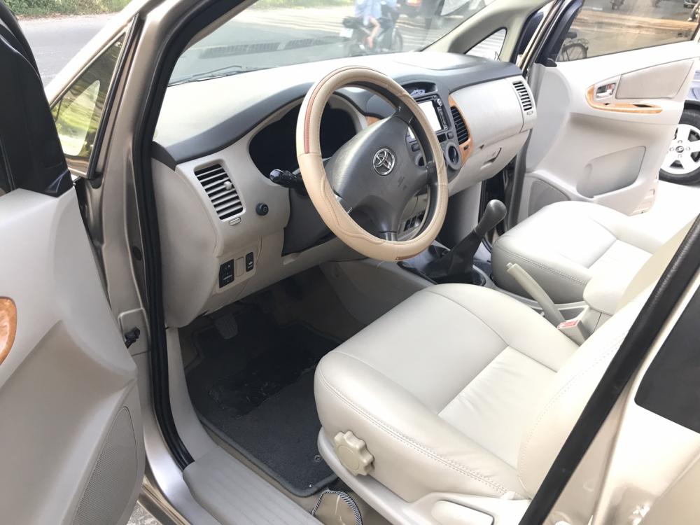 Toyota Innova 2.0 G 2011 - Cần bán xe Toyota Innova 2.0 G đời 2011, màu ghi vàng