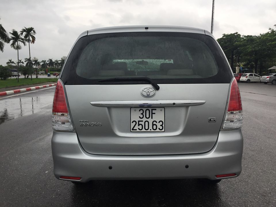 Toyota Innova 2.0 G 2011 - Bán xe gia đình cần bán Toyota Innova 2.0 G 2011