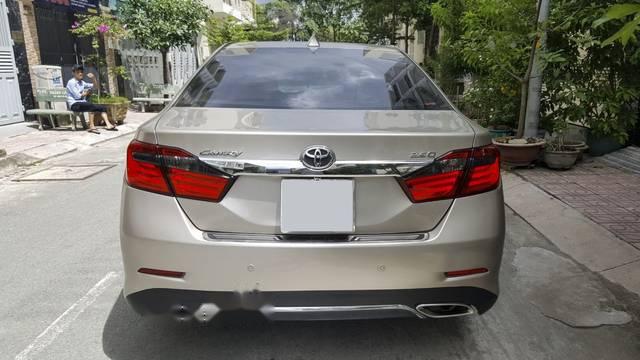 Toyota Camry   2016 - Cần bán gấp Toyota Camry sản xuất năm 2016, màu vàng còn mới giá cạnh tranh