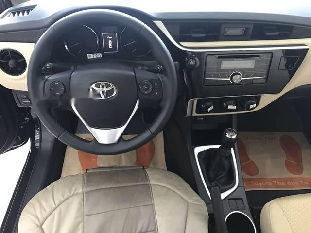 Toyota Camry 2.0 2018 - Bán xe Toyota Camry 2.0 năm 2018, màu đen