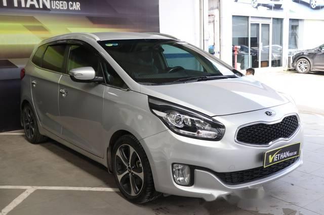 Kia Rondo 2.0AT   2015 - Bán ô tô Kia Rondo 2.0AT đời 2015, màu bạc, giá 566tr