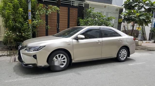 Toyota Camry   2016 - Cần bán gấp Toyota Camry sản xuất năm 2016, màu vàng còn mới giá cạnh tranh