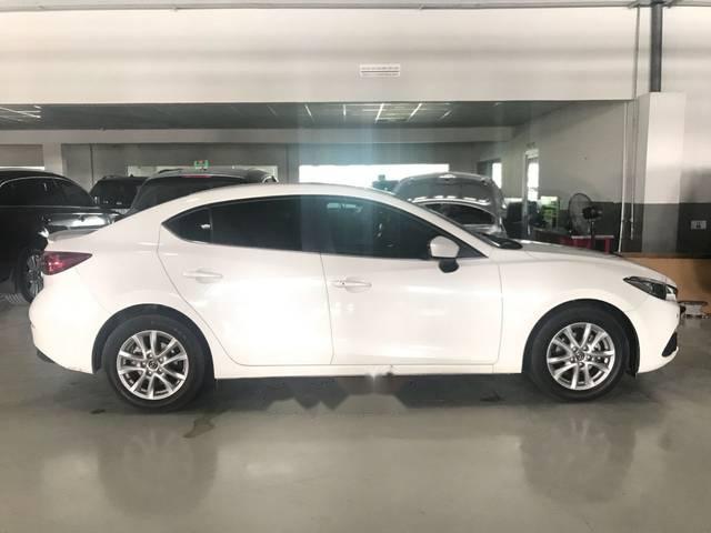 Mazda 3 2017 - Bán ô tô Mazda 3 đời 2017, màu trắng, giá chỉ 645 triệu
