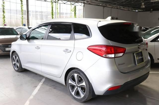 Kia Rondo 2.0AT   2015 - Bán ô tô Kia Rondo 2.0AT đời 2015, màu bạc, giá 566tr