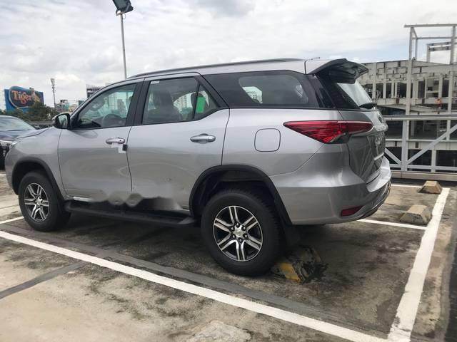 Toyota Fortuner   2018 - Bán xe Toyota Fortuner sản xuất 2018, màu bạc