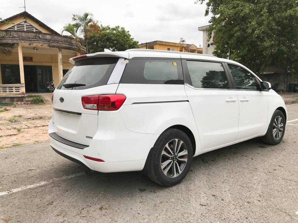 Kia Sedona DAT 2018 - Bán ô tô Kia Sedona DAT đời 2018 màu trắng