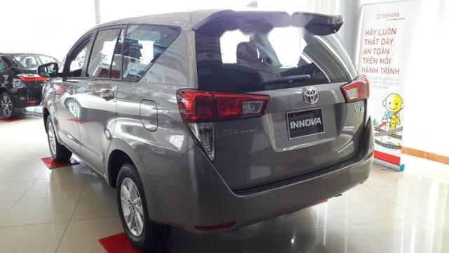 Toyota Innova  2.0  2018 - Cần bán Toyota Innova 2.0 sản xuất 2018, màu bạc
