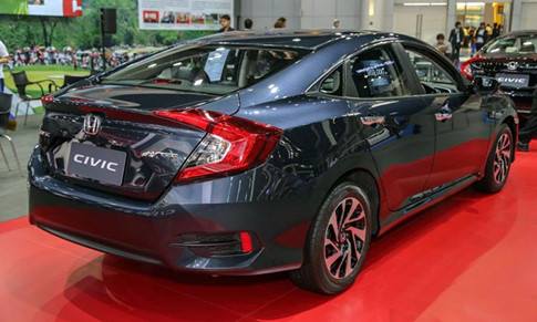 Honda Civic E 2018 - Bán Civic 1.8E tháng mưa ngâu khuyến mãi sâu