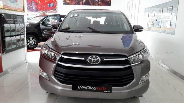 Toyota Innova 2018 - Cần bán Toyota Innova đời 2018, màu xám, giá tốt