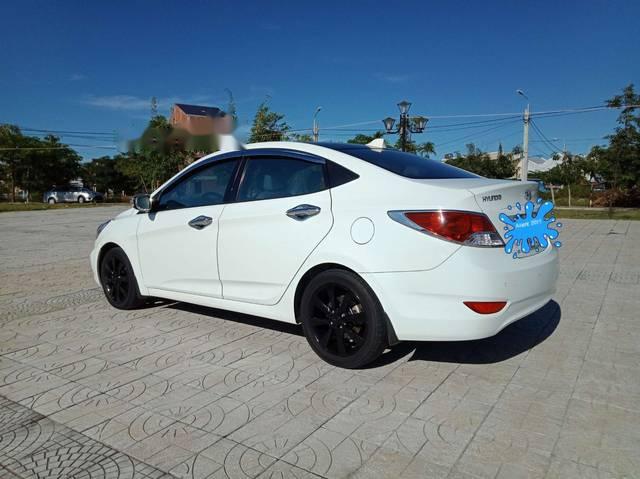 Hyundai Accent   2011 - Bán xe Hyundai Accent năm sản xuất 2011, màu trắng ít sử dụng