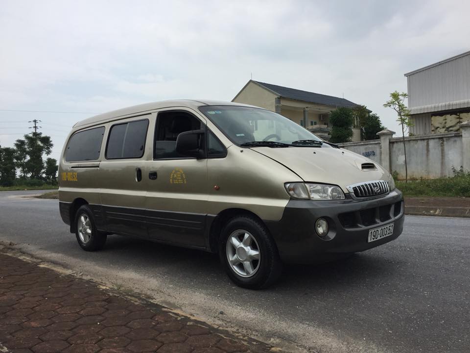 Hyundai Starex 2002 - Bán ô tô Hyundai Starex, 2002, màu vàng cát, xe nhập, máy dầu, 120 triệu