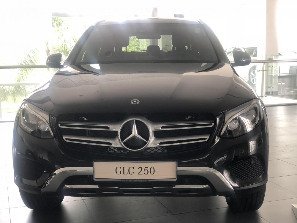 Mercedes-Benz GLC-Class GLC250 2018 - Cần bán xe Mercedes GLC250 2018 có giá hỗ trợ tháng 7 âm lịch