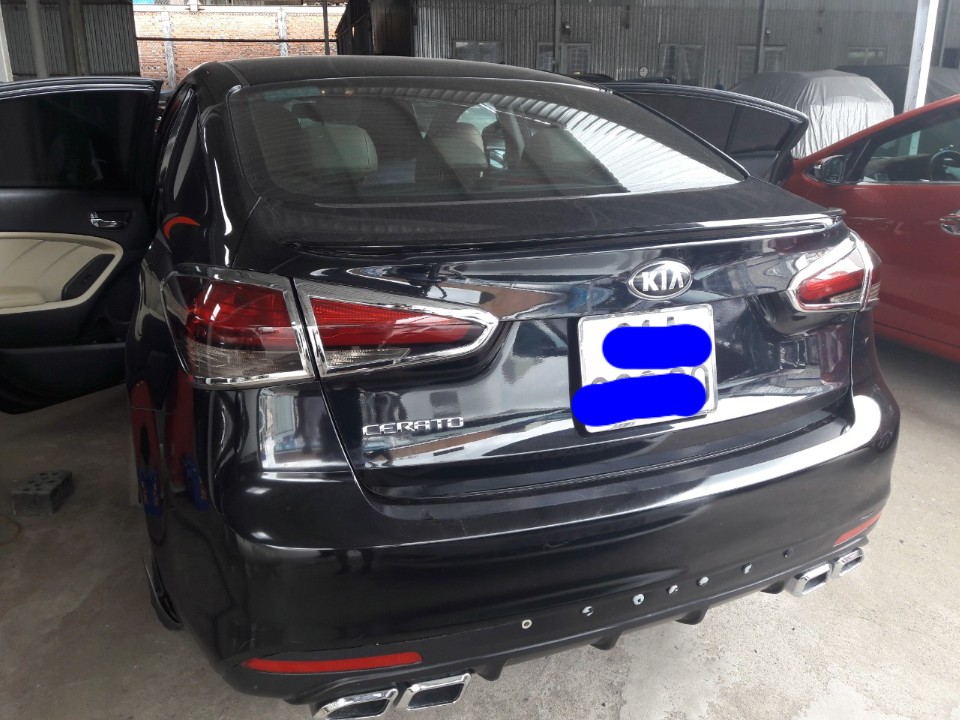 Kia Cerato 1.6MT 2016 - Bán ô tô Kia Cerato 1.6MT sản xuất 2016, màu đen, giá tốt