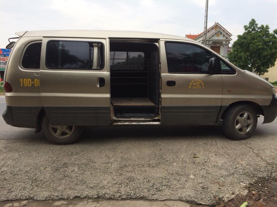 Hyundai Starex 2002 - Bán ô tô Hyundai Starex, 2002, màu vàng cát, xe nhập, máy dầu, 120 triệu