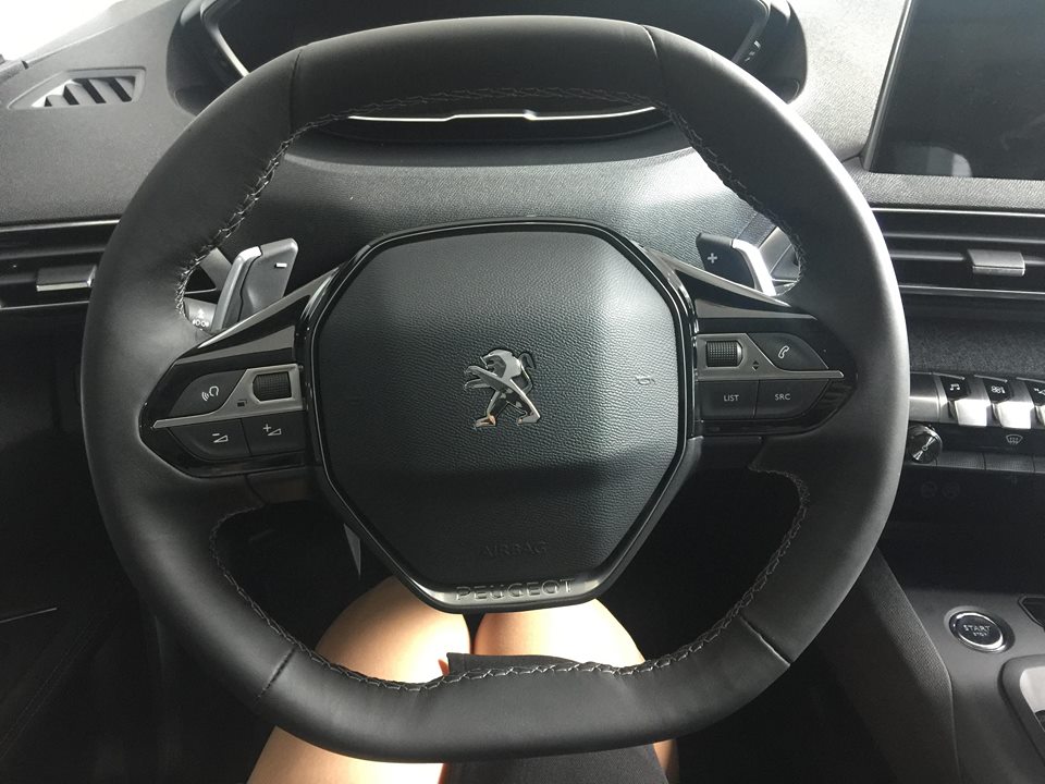 Peugeot 5008 2018 - Bán Peugeot 5008 2018, màu đen