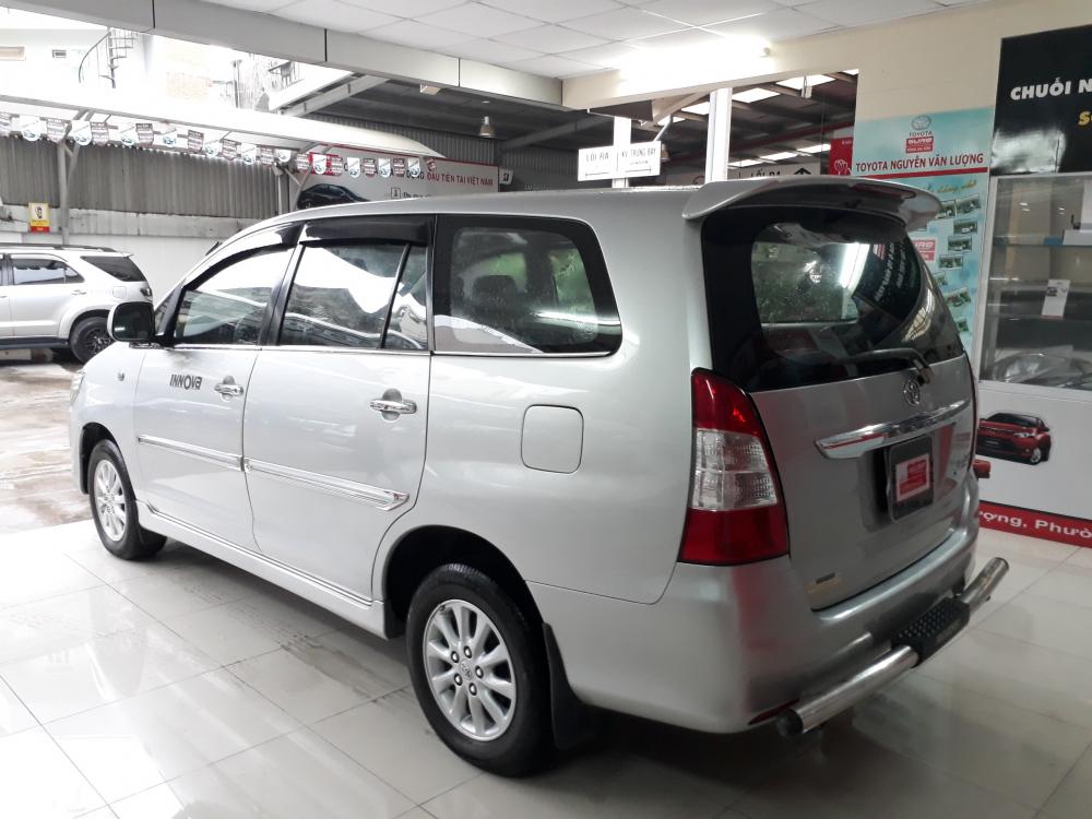 Toyota Innova 2012 - Bán xe Innova đời 2012 màu bạc