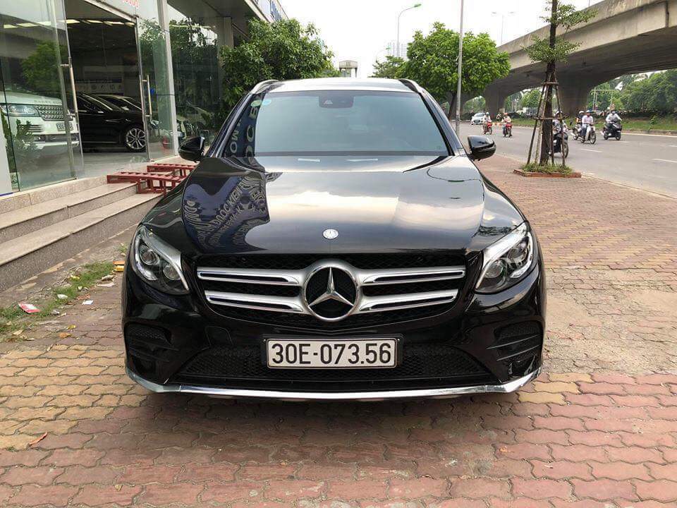 Mercedes-Benz GLC-Class 300 2016 - Cần bán Mercedes-Benz GLC300 đăng ký lần đầu 2016, màu đen mới 95%