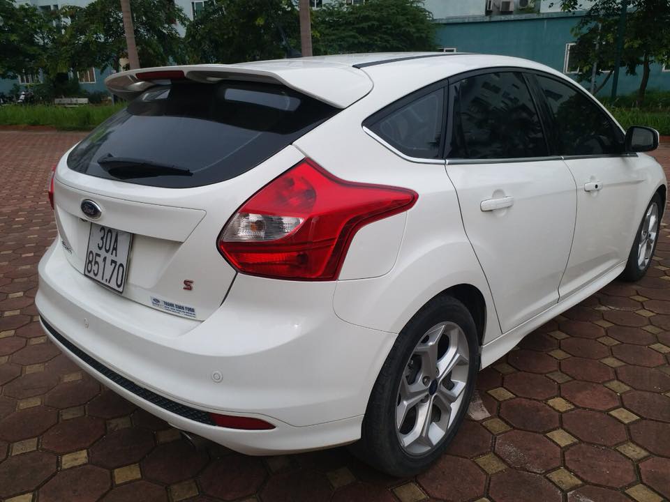 Ford Focus Sport 2.0 2015 - Cần bán xe Ford Focus Sport 2.0 năm sản xuất 2015, màu trắng, giá 595tr