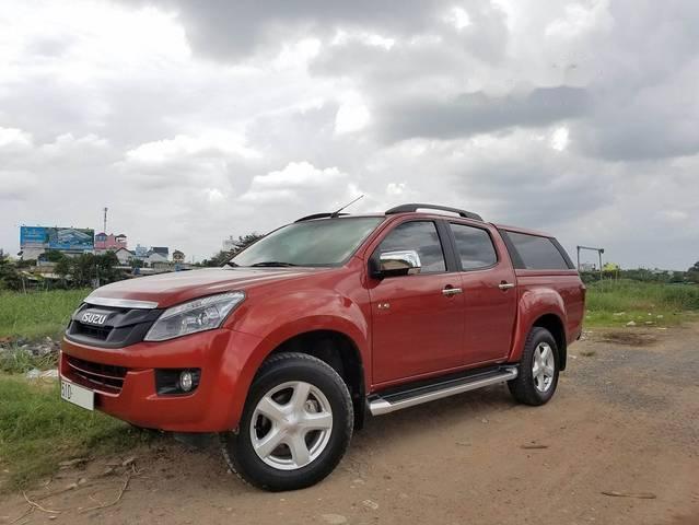 Isuzu Dmax LS 4x4 MT, 2.5L  2017 - Bán Isuzu Dmax LS 4x4 MT, 2.5L đời 2017, màu đỏ như mới, giá 592tr