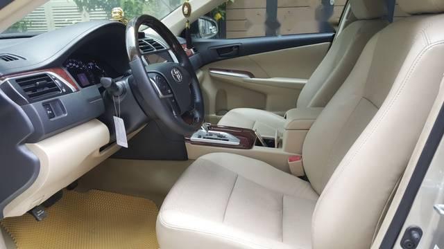 Toyota Camry   2016 - Cần bán gấp Toyota Camry sản xuất năm 2016, màu vàng còn mới giá cạnh tranh