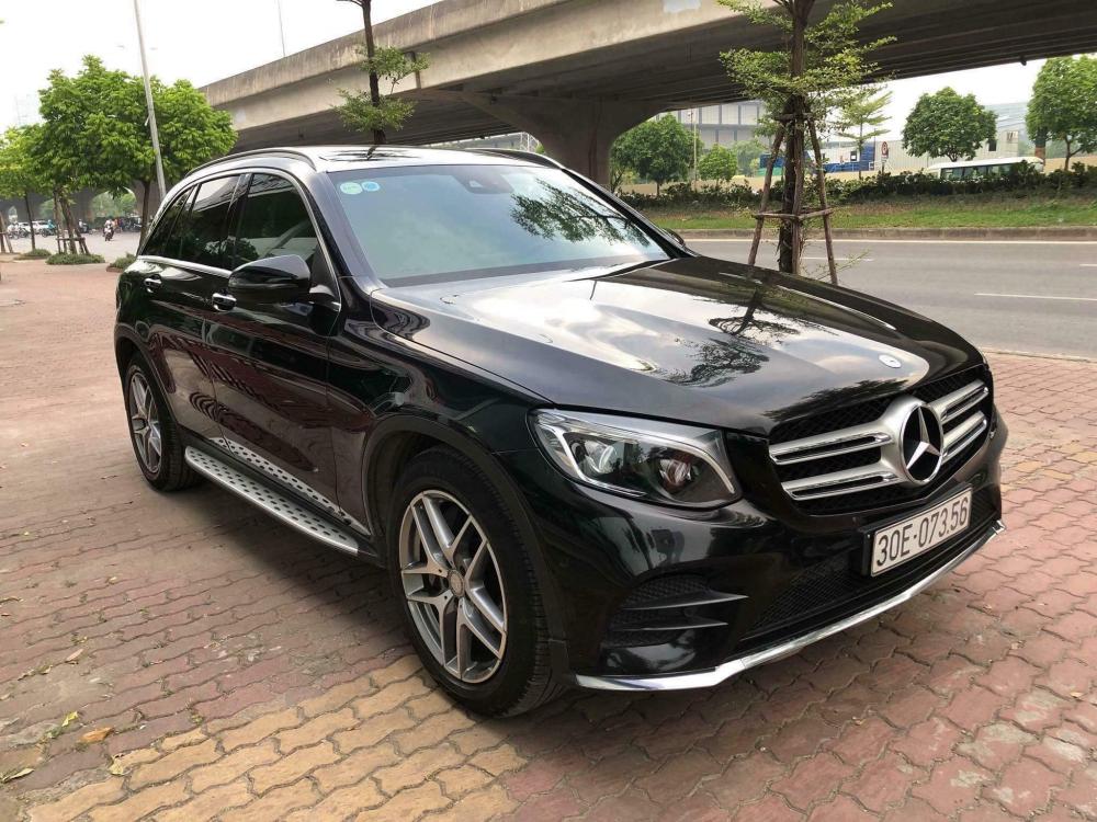 Mercedes-Benz GLC-Class 300 2016 - Cần bán Mercedes-Benz GLC300 đăng ký lần đầu 2016, màu đen mới 95%