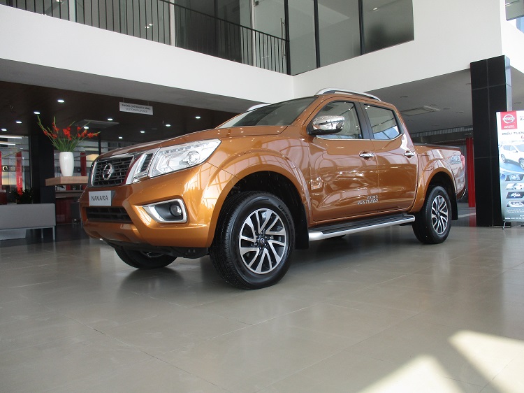 Nissan Navara VL 2018 - Bán xe Nissan Navara VL năm sản xuất 2018, màu cam, nhập khẩu, 785 triệu