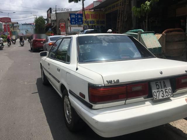 Toyota Camry 2.4 MT 1988 - Bán Toyota Camry 2.4 MT sản xuất năm 1988, màu trắng