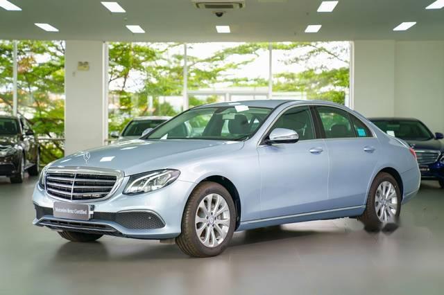 Mercedes-Benz E class  E200 2017 - Cần bán lại xe Mercedes E200 đời 2017, màu xanh  