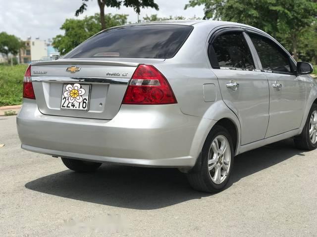 Chevrolet Aveo 2015 - Cần bán Chevrolet Aveo năm 2015, màu bạc chính chủ