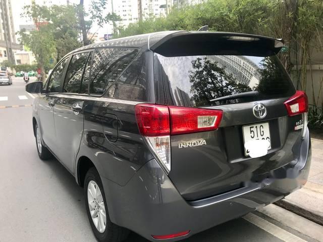 Toyota Innova 2.0G AT 2017 - Bán xe Toyota Innova 2.0G AT sản xuất 2017, màu xám, biển Sài Gòn