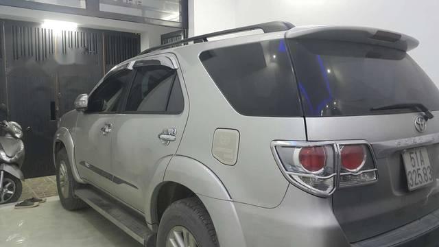 Toyota Fortuner 2012 - Cần bán gấp Toyota Fortuner năm sản xuất 2012, màu bạc ít sử dụng