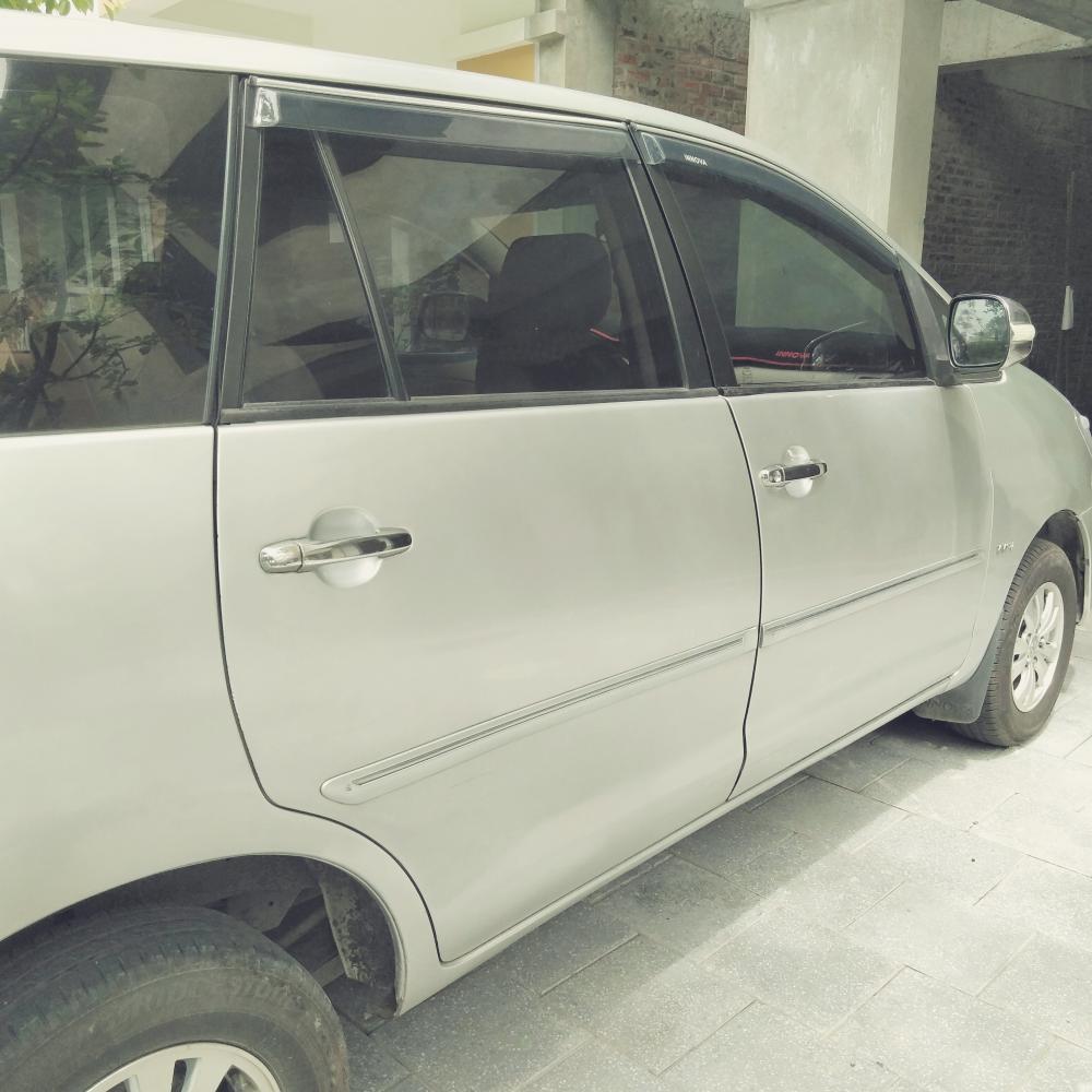 Toyota Innova G 2010 - Bán ô tô Toyota Innova G sản xuất năm 2010, màu bạc