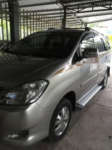 Toyota Innova G 2009 - Cần bán lại xe Toyota Innova G sản xuất 2009, màu bạc xe gia đình, giá 410tr