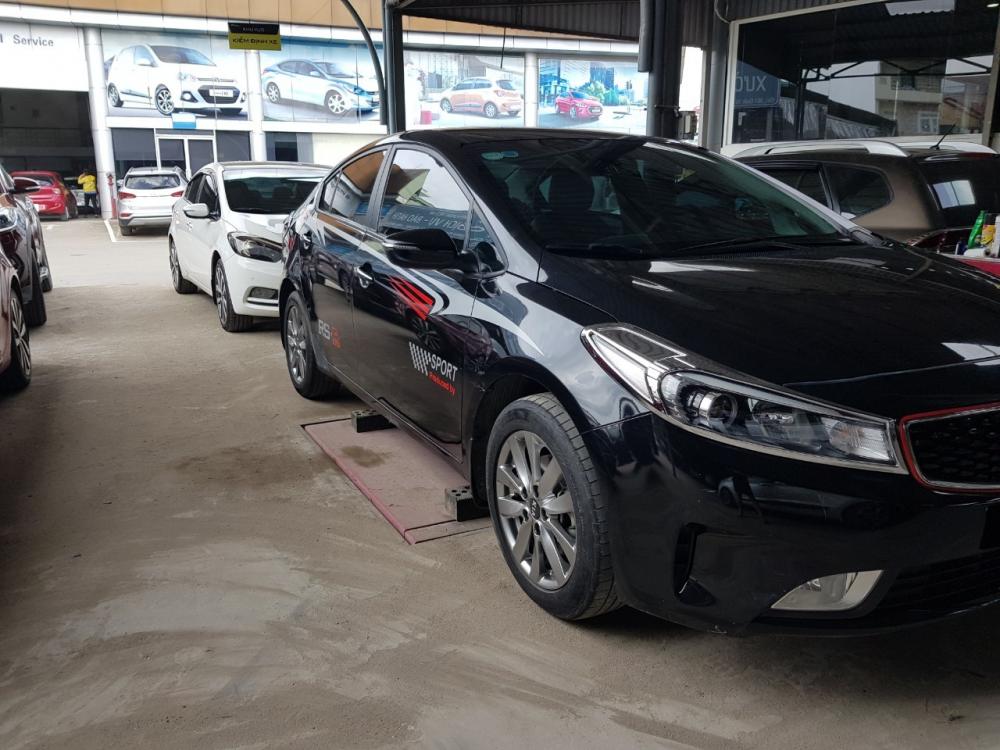 Kia Cerato  1.6MT 2016 - Bán xe Kia Cerato 1.6 MT, số sàn, đời 2016, màu đen, xe đi gia đình