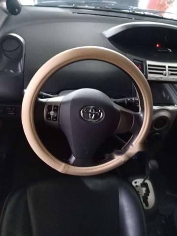 Toyota Yaris 2010 - Bán ô tô Toyota Yaris sản xuất năm 2010, màu bạc số tự động