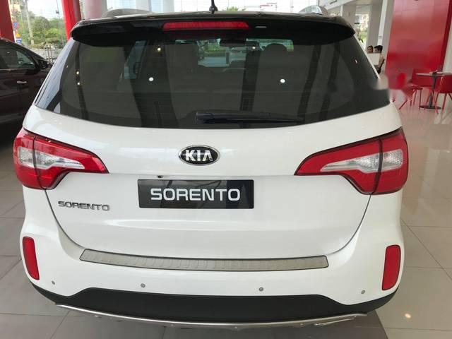 Kia Sorento GAT 2018 - Bán ô tô Kia Sorento GAT đời 2018, màu trắng, giá 793tr