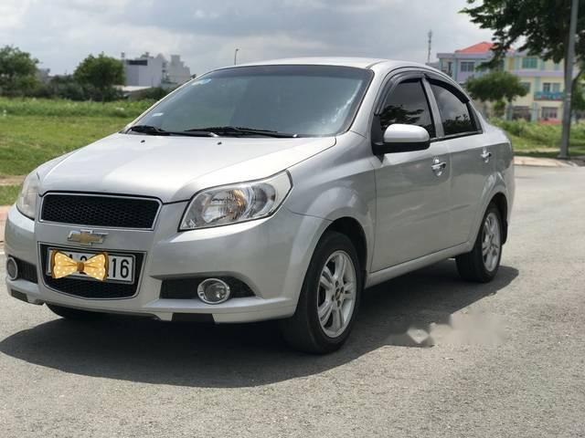 Chevrolet Aveo 2015 - Cần bán Chevrolet Aveo năm 2015, màu bạc chính chủ