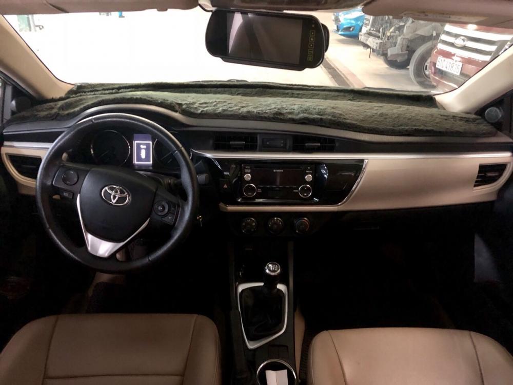 Toyota Corolla altis 1.8MT 2016 - Bán Toyota Corolla Altis 1.8MT sản xuất năm 2016, màu bạc, có trả góp